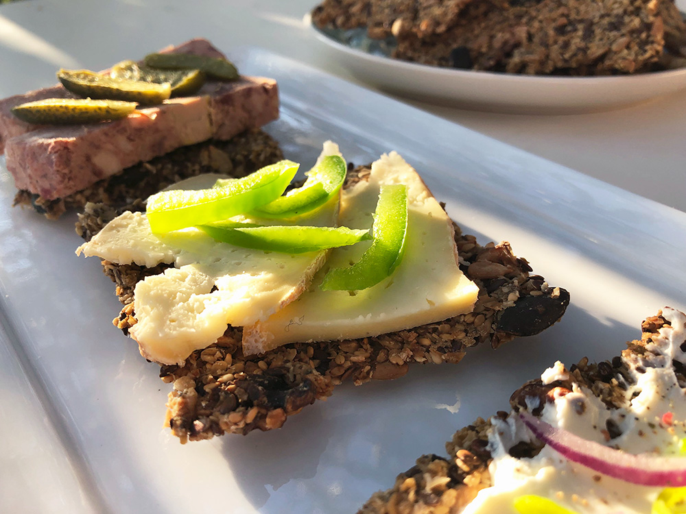 Sprø frøknekkebrød med valnøtter