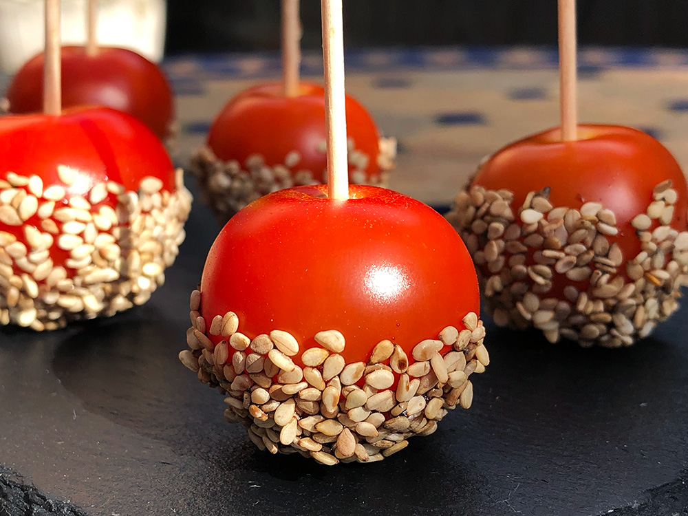 Glaserte cherrytomater med ristede sesamfrø