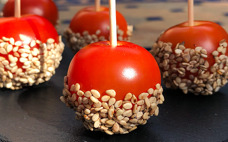 Glaserte cherrytomater med ristede sesamfrø