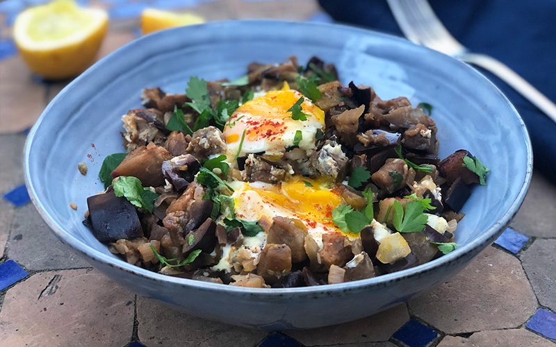Libanesisk auberginepanne med innbakt egg