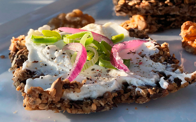 Sprø frøknekkebrød med valnøtter