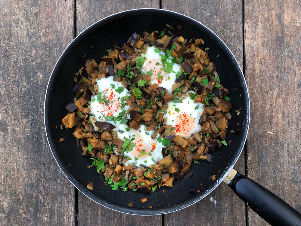 Libanesisk auberginepanne med innbakt egg