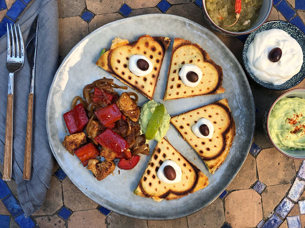 Vaffelquesedilla med spicy kylling og paprika