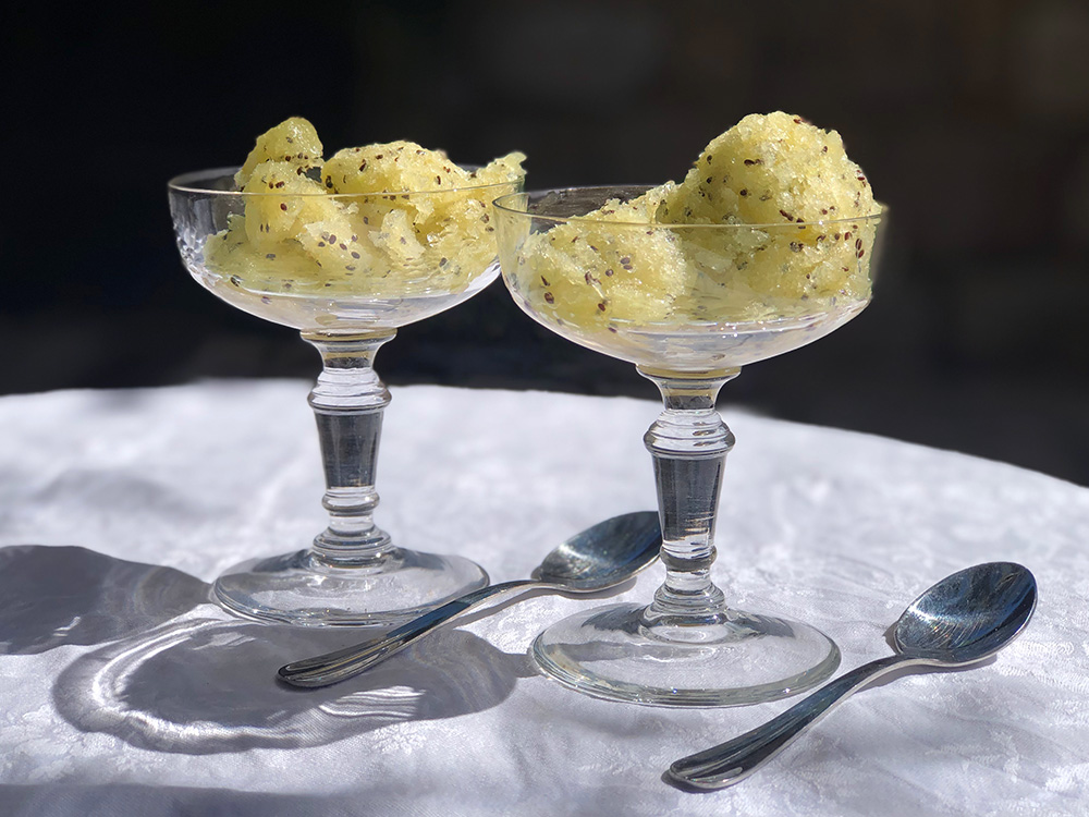 Hjemmelaget og frisk sorbet av kiwi