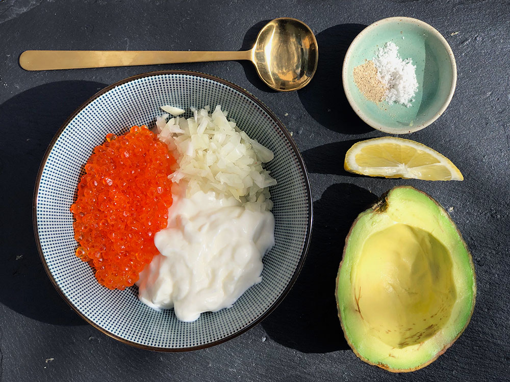 Avokado med rogn og rømme