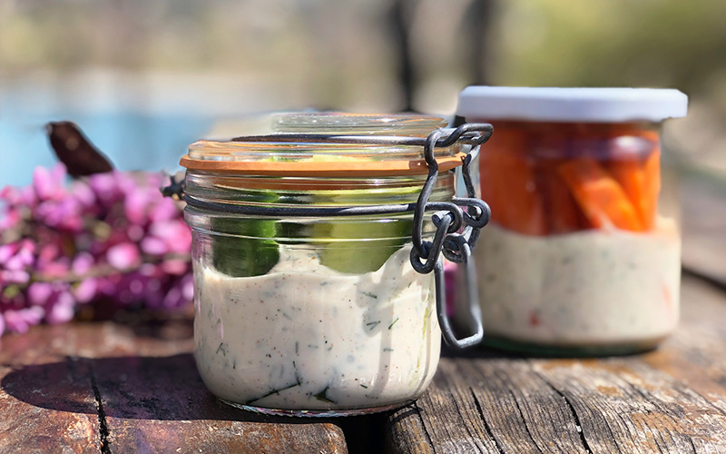 Grønnsaker i lett dill og hvitløksdip