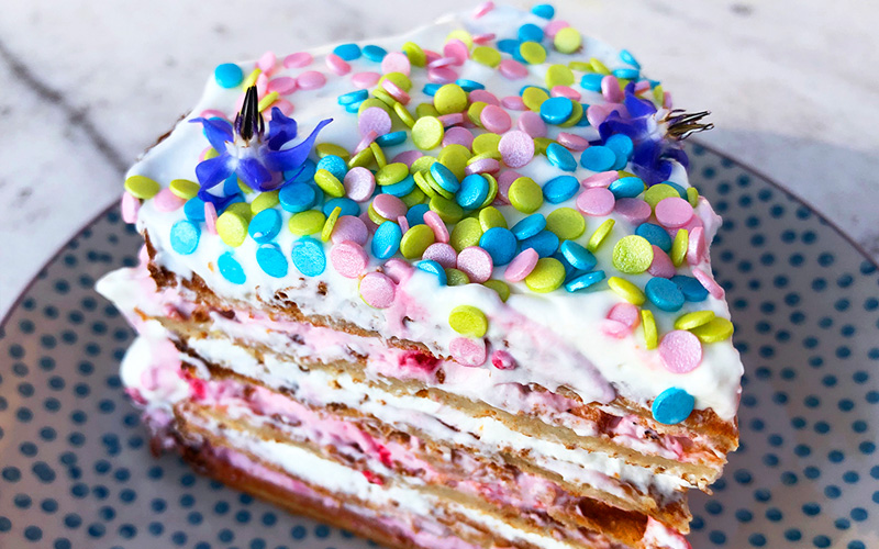 Vaffelkake med bringebær- og vaniljekrem