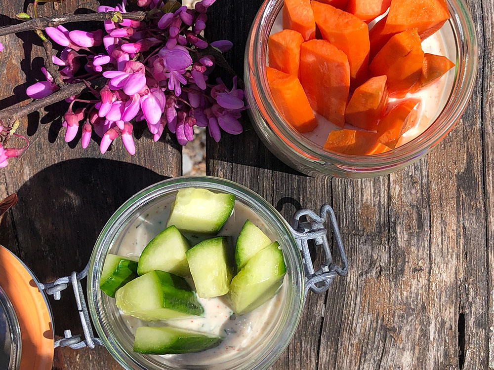 Grønnsaker i lett dill og hvitløksdip