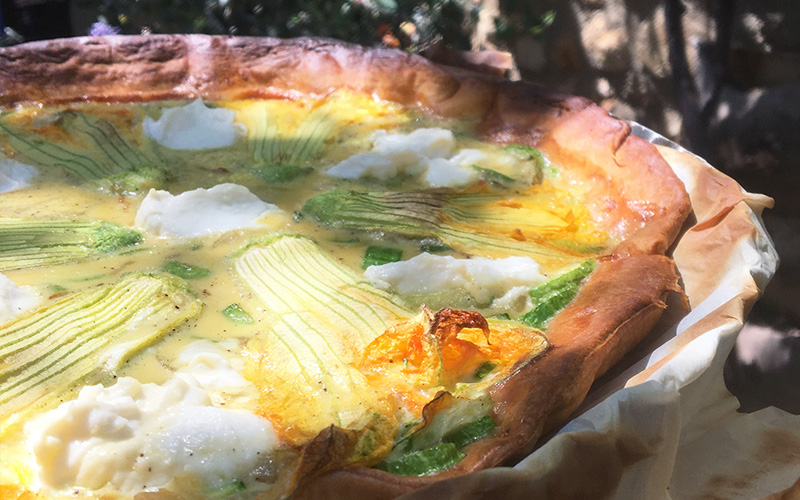 Sommerpai med squashblomster