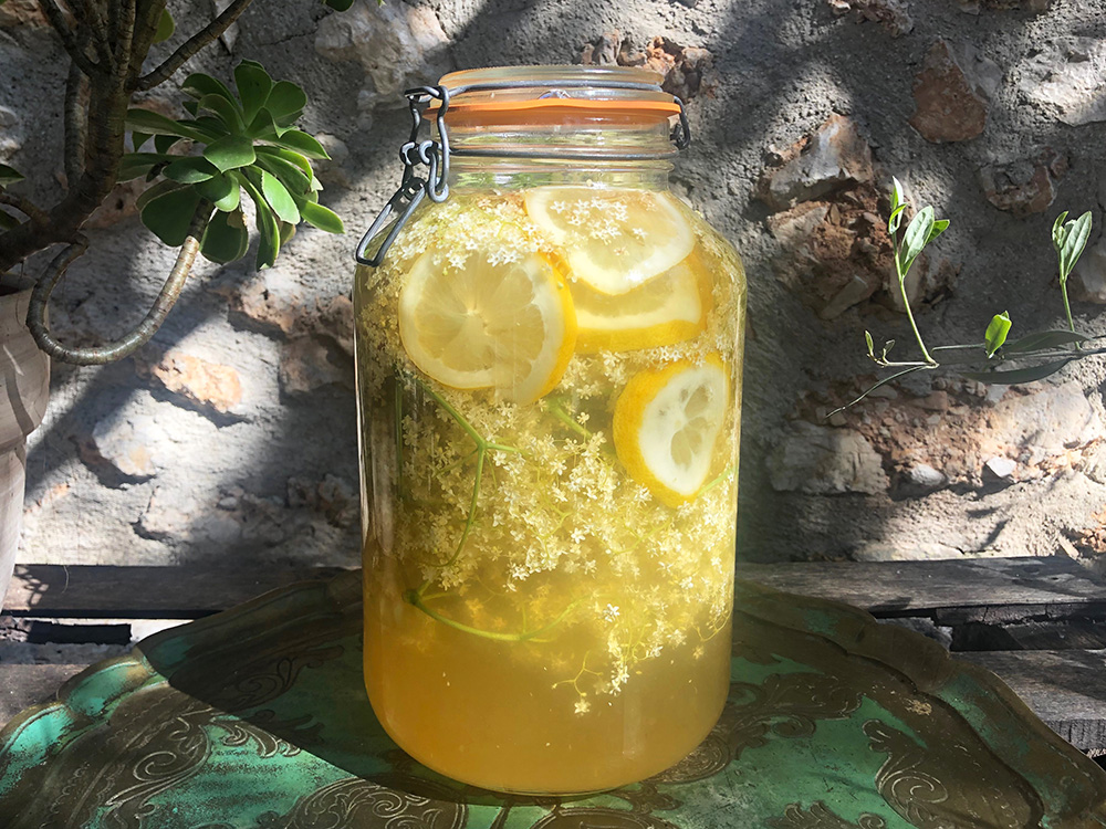 Boblende hylleblomstsaft