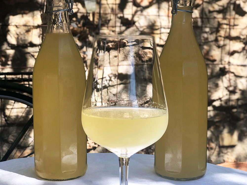 Boblende hylleblomstsaft