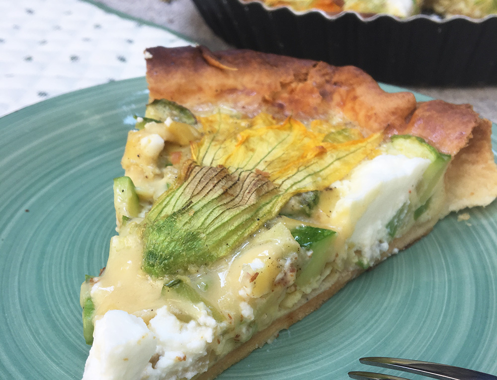 Sommerpai med squashblomster