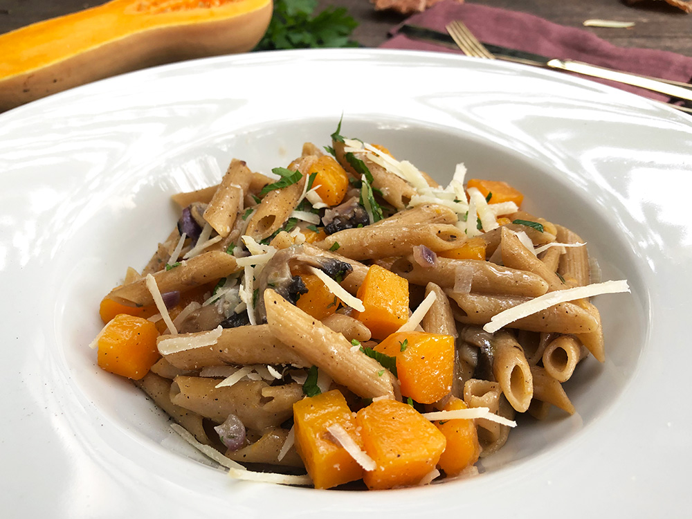 Alt i en kjele med butternut gresskar og pasta
