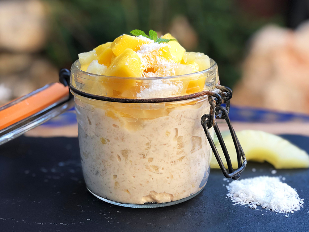 "Over natten" grøt med tropiske frukter