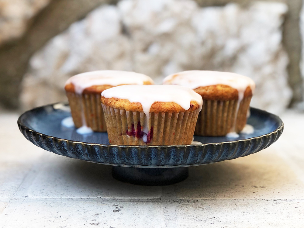 Speltmuffins med bringebær og sitron