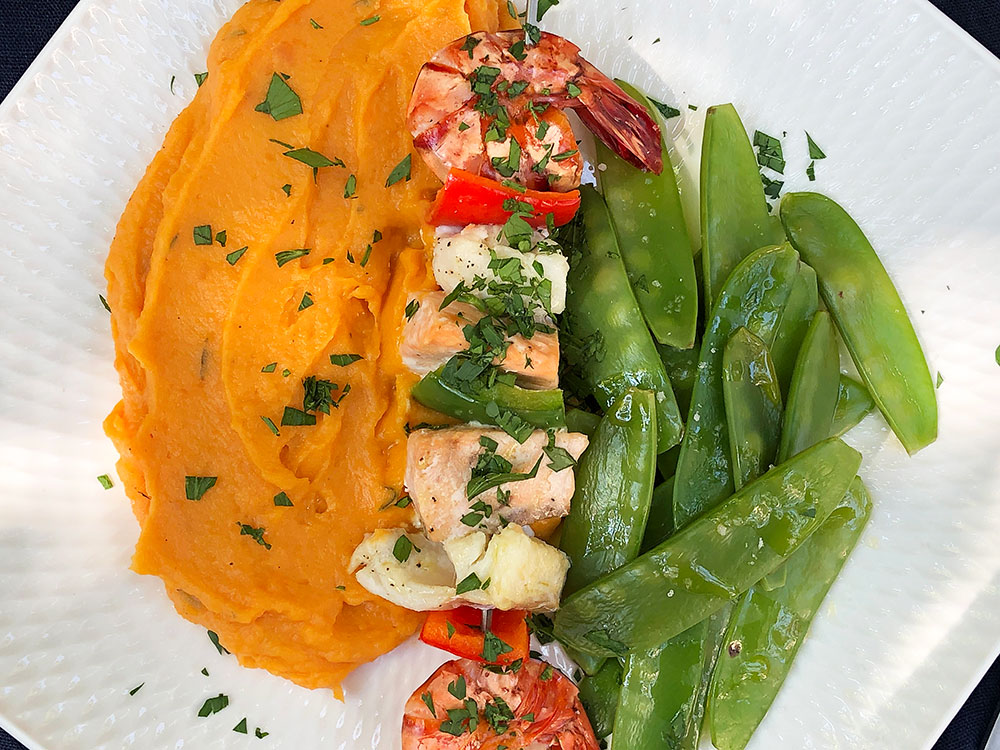 Fiskespyd med scampi og søtpotetpuré