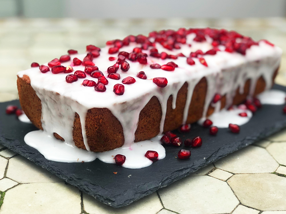 Saftig formkake med granateple