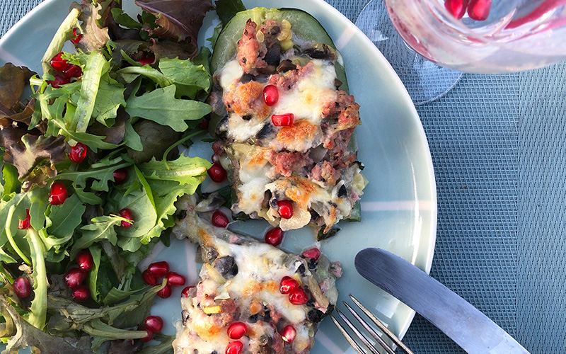 Gratinerte squashbåter fylt med kremet kylling og sopp