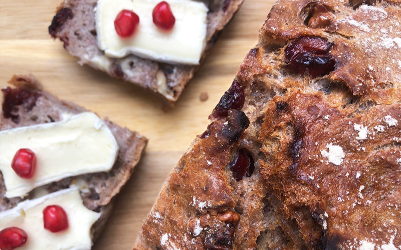 Grytebrød med valnøtter og tranebær