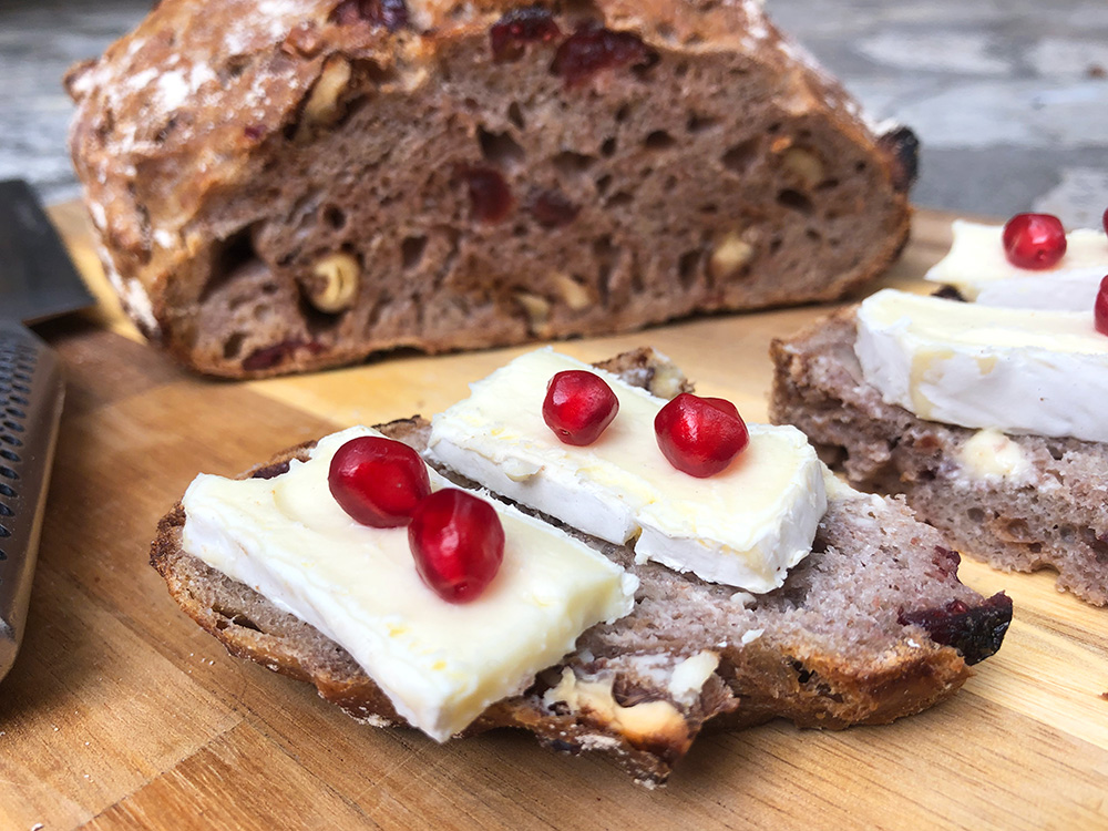 Grytebrød med valnøtter og tranebær
