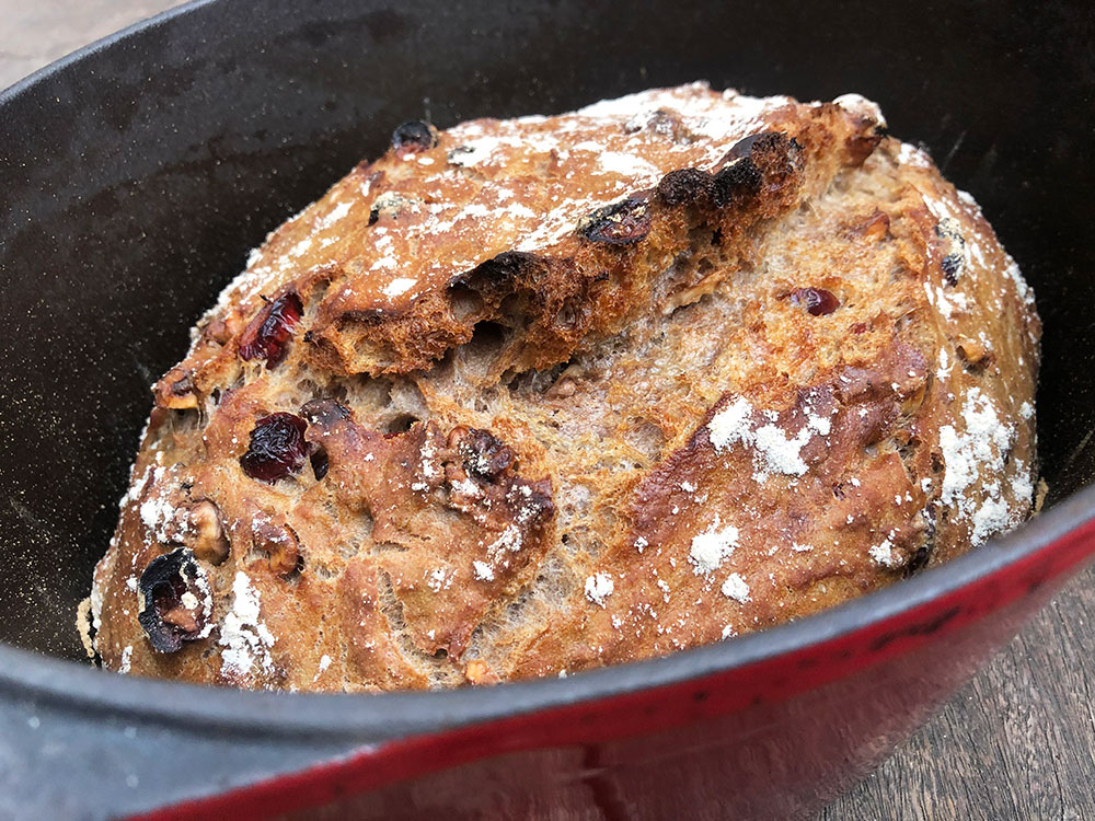 Grytebrød med valnøtter og tranebær