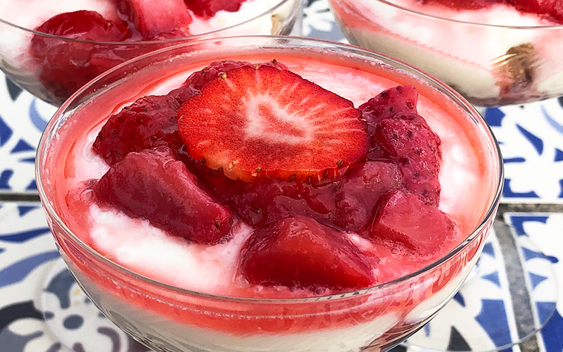 Strawberry cheesecake crumble