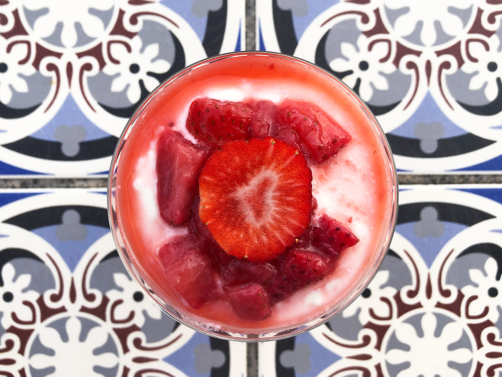 Strawberry cheesecake crumble