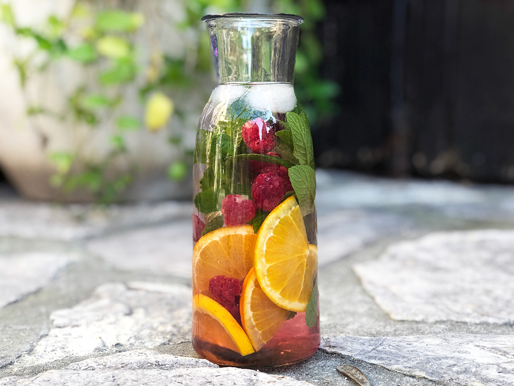 Infusion med mynte, bringebær og appelsin