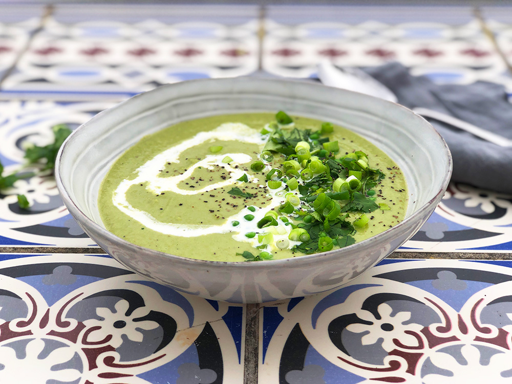 Grønn curry- og ertesuppe med kokosmelk