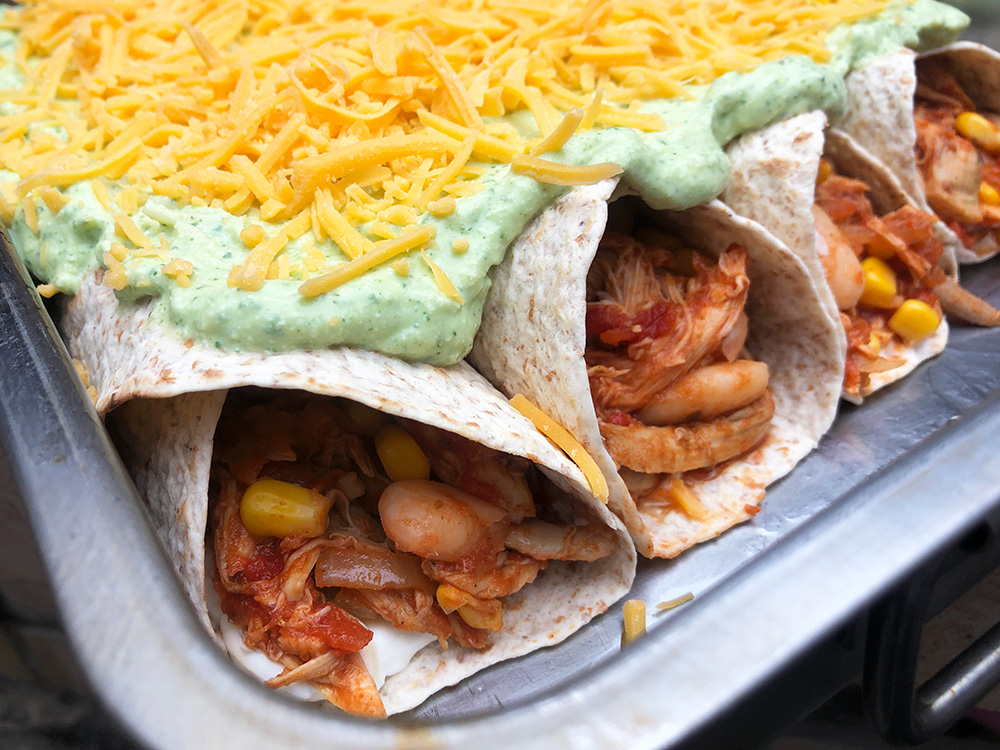 Enestående kyllingenchiladas med enkel ostesaus