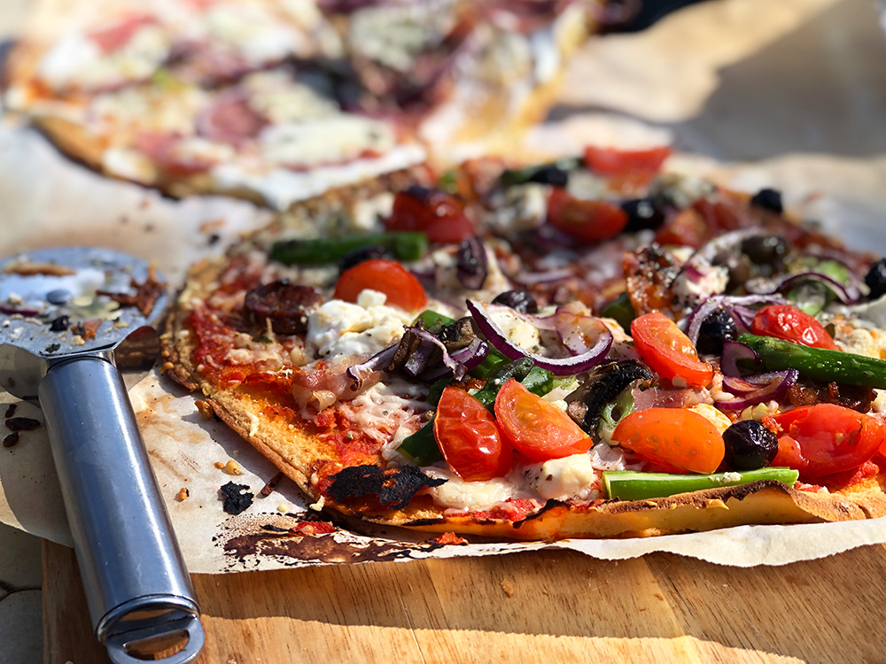 Superenkel pizza på kikertbunn (glutenfri)