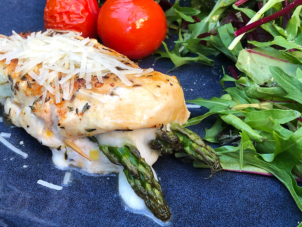 Fylt kyllingbryst med mozzarella og asparges