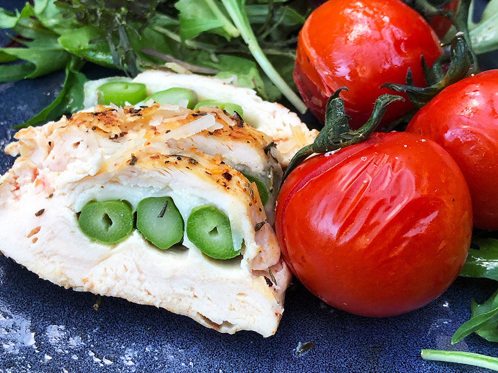 Fylt kyllingbryst med mozzarella og asparges