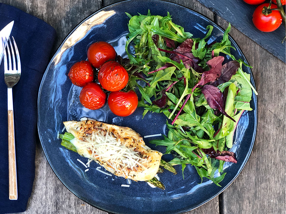 Fylt kyllingbryst med mozzarella og asparges
