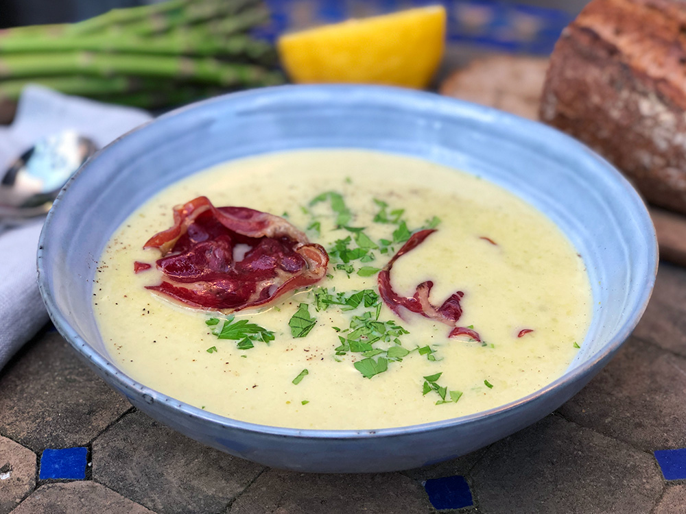 Aspargessuppe med sprøstekt pancetta