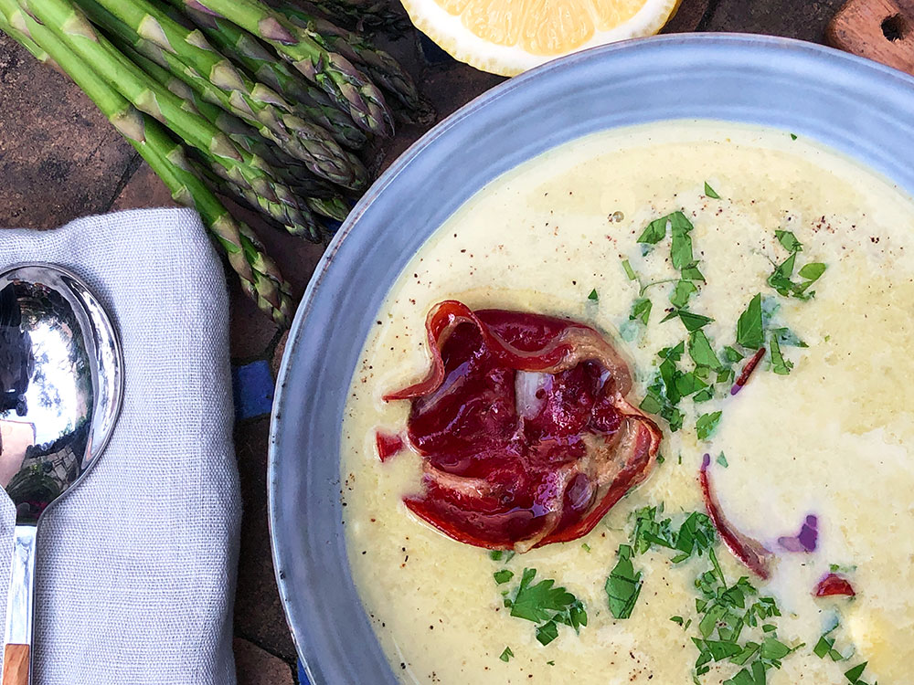 Aspargessuppe med sprøstekt pancetta
