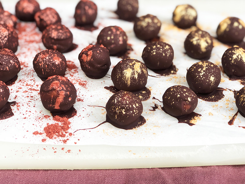 Cashewnøtter trukket i mørk sjokolade