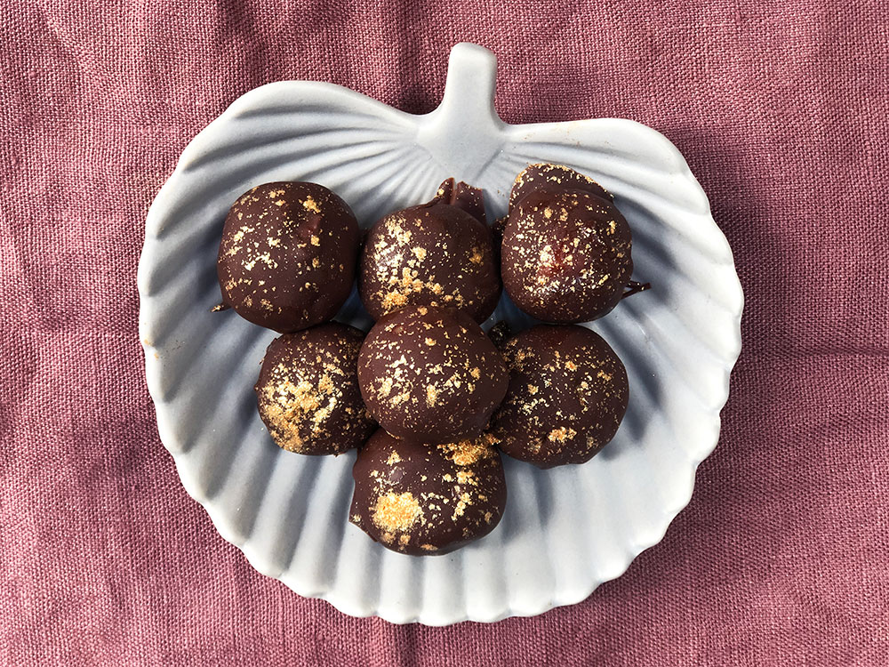 Cashewnøtter trukket i mørk sjokolade