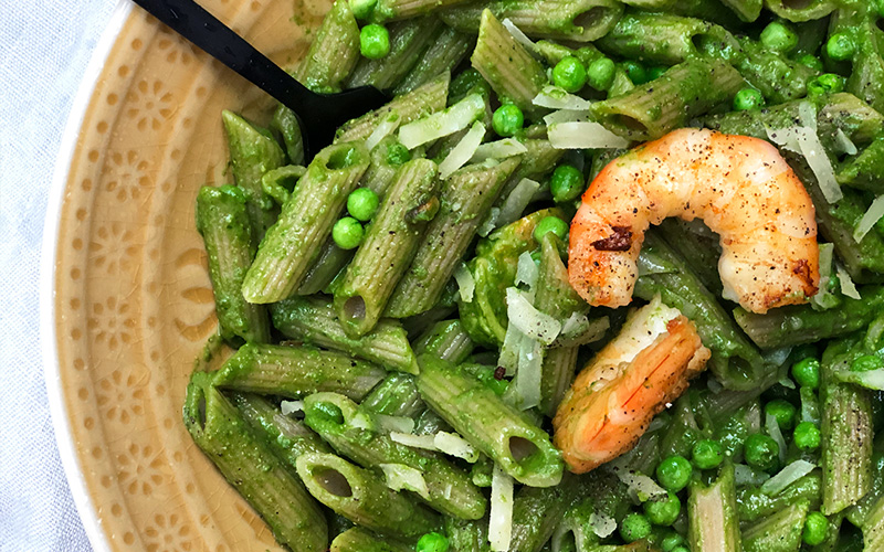Grønn pasta med spinatpesto og scampi