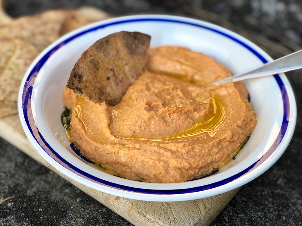 Hummus med paprika og lompechips