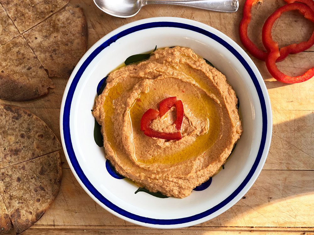 Hummus med paprika og lompechips