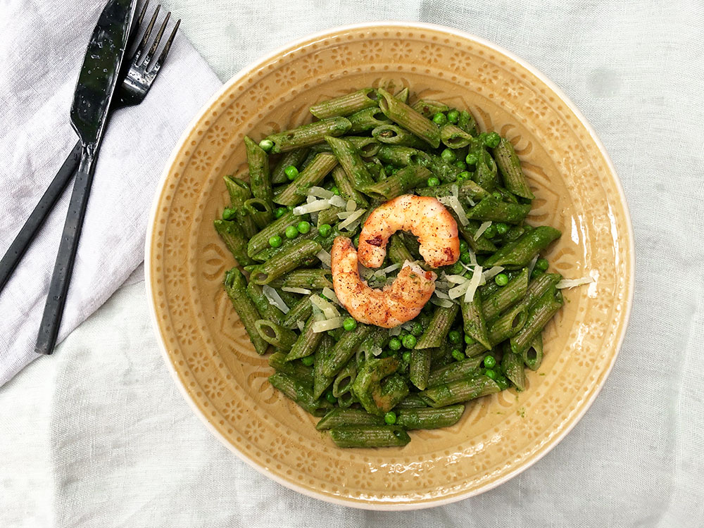 Grønn pasta med spinatpesto og scampi