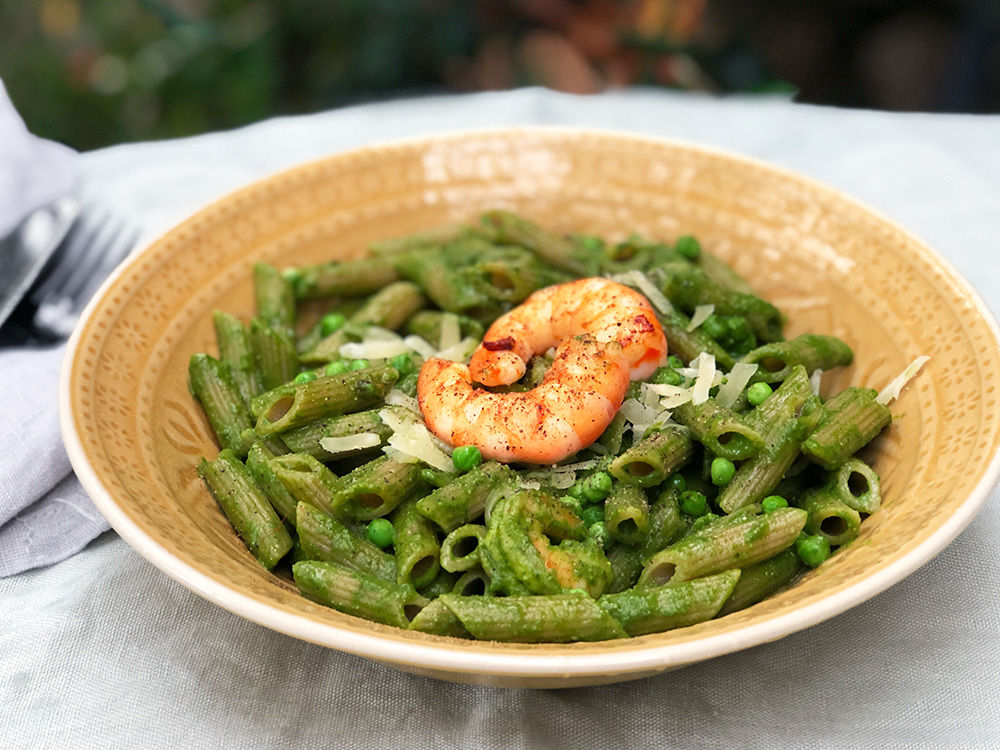Grønn pasta med spinatpesto og scampi