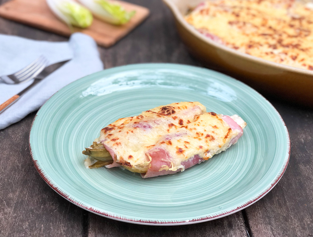 Gratinerte endive- og skinkeruller