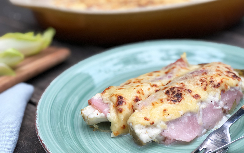 Gratinerte endive- og skinkeruller
