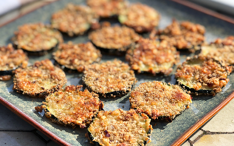Sunn squashsnacks med parmesan og chili