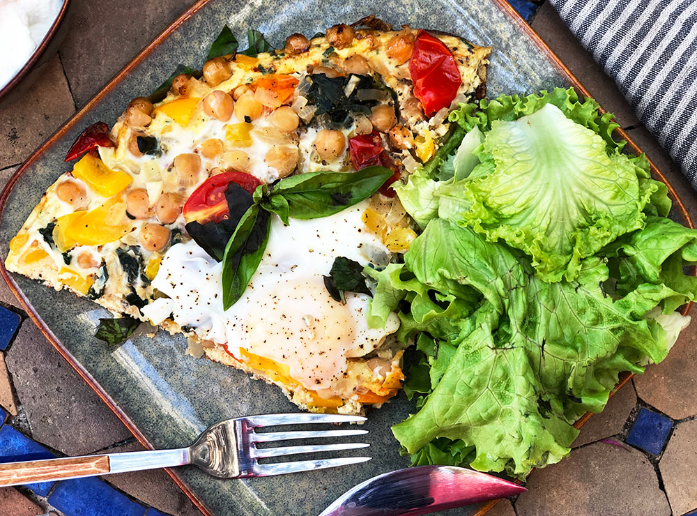 Komplett omelett med ricotta og kikerter