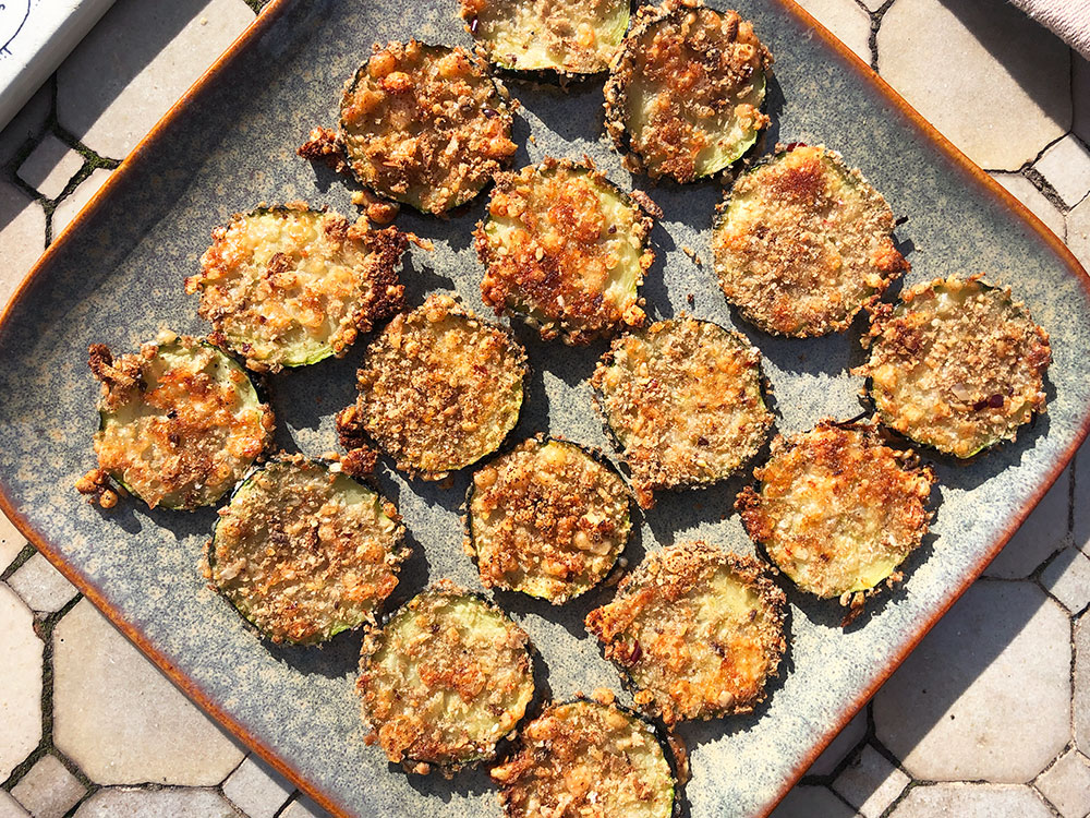 Sunn squashsnacks med parmesan og chili