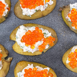 Kanaripoteter med lakserogn og crème fraîche