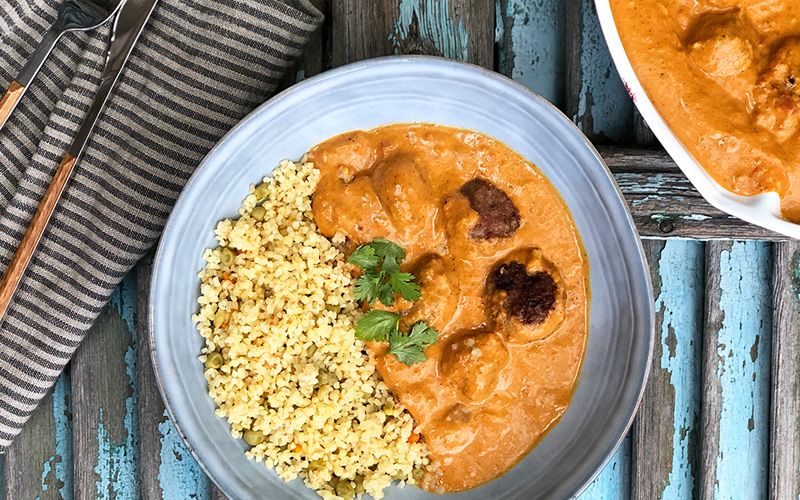 Hjemmelaget masala med smakfulle lammekjøttboller